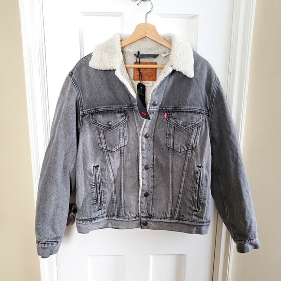 Levi's Other - Levi's Vintage Fit Sherpa Trucker Jacket Small